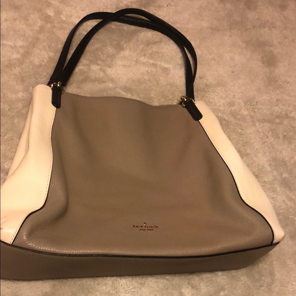 Kate Spade Tan and White Shoulder Bag with Elegant Silhouette